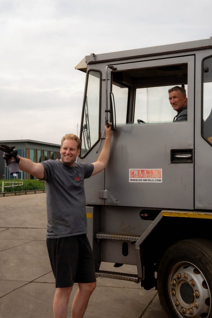 Koper inleveren bij vrachtwagen