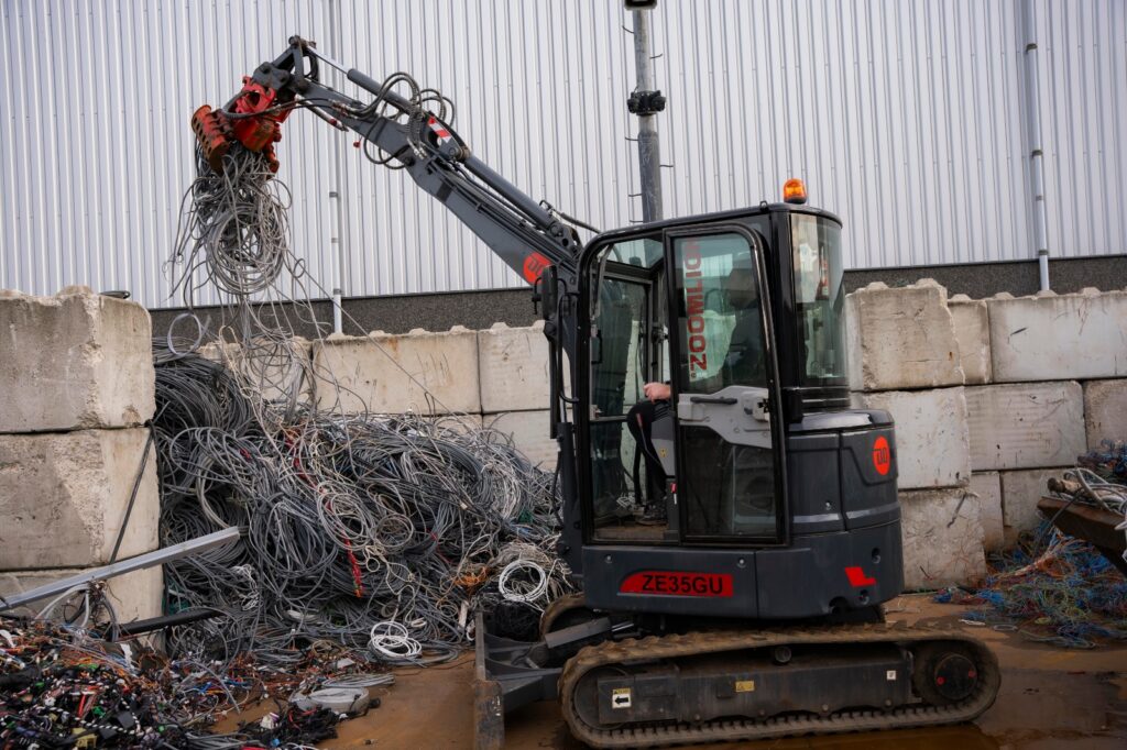 Graafmachine kabel inleveren